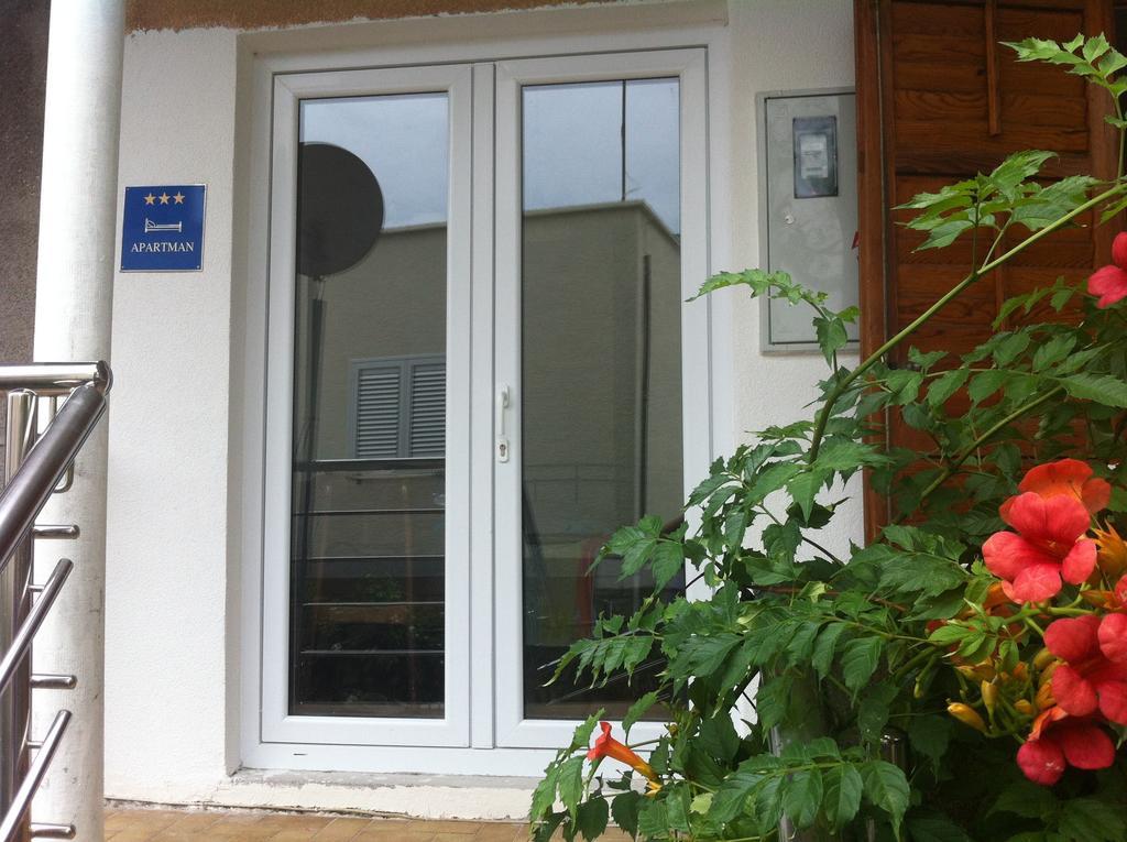 Eco-Apartments With Nice Garden Baska Voda Phòng bức ảnh